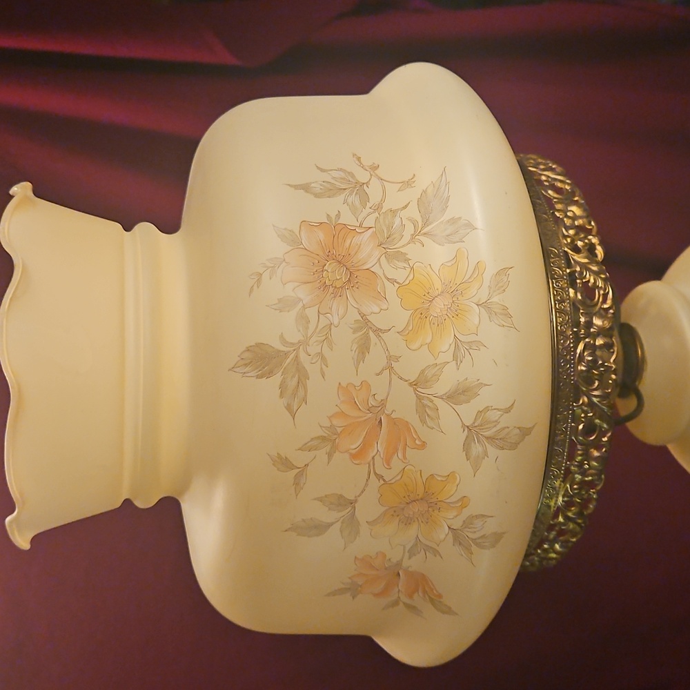 Beauriful Vintage Floral Glass Table Lamp with Brass Accents - Picture 2 of 5